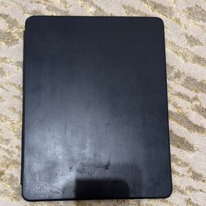 Apple 12.9 Pro IPad case with keyboard